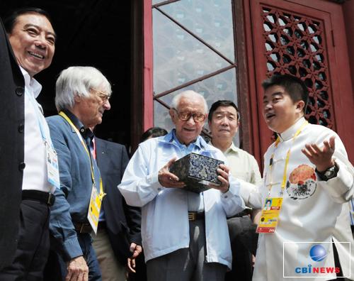 萨马兰奇携中国高科技畅游故宫