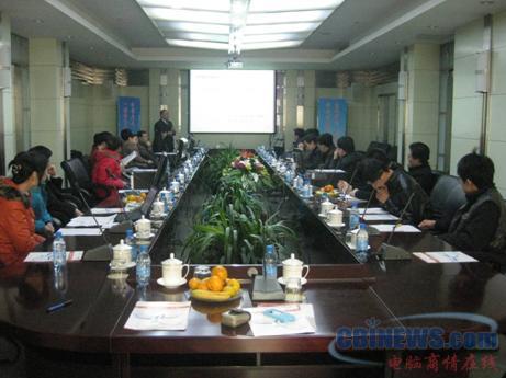 用友致远北方大区华北区渠道经理于喜巍在做精彩演讲