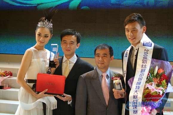 英特尔迅驰先生和索尼VAIO小姐和英特尔公司及索尼嘉宾合影