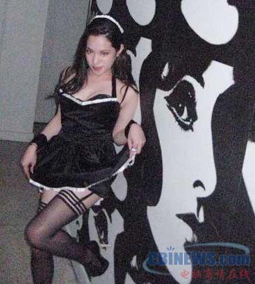 吴建豪新加坡女友扮女仆