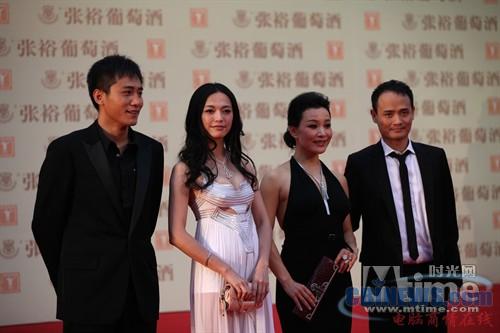 《爱出色》剧组 左起：刘烨、姚晨、陈冲、导演陈奕利